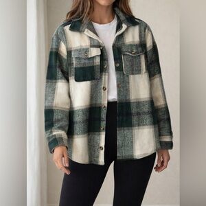 3/$25 Green Plaid Shacket Jacket • Cozy Oversized Look • Size Medium • NWOT